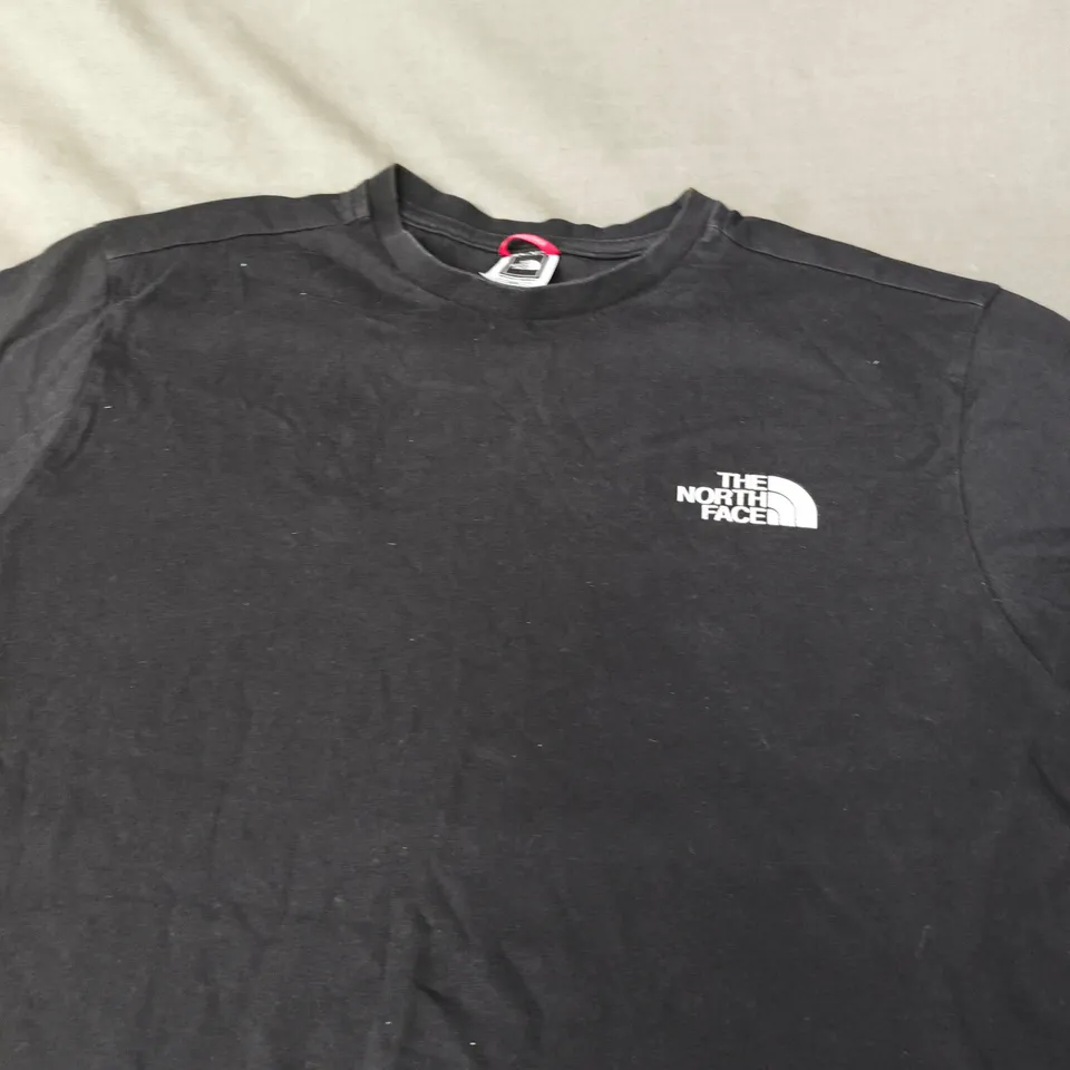 THE NORTH FACE BLACK T-SHIRT - SIZE M
