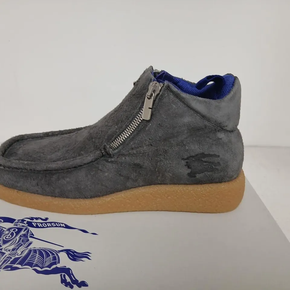 BURBERRY GREY SUEDE LEATHER BOOTS WITH RUBBER SOLE – UK 9 (EU 43)