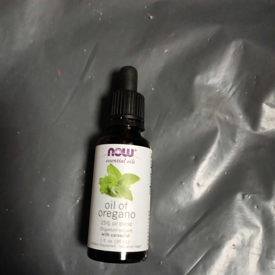 APPROXIMATELY 12 ASSORTED VITAMINS AND SUPPLEMENTS INCLUDING NOW ZINC GLYCINATE , NOW OIL OF OREGANO AND YOGI SKIN DETOX