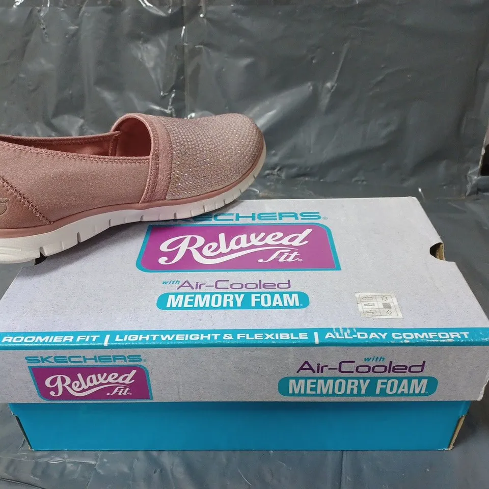 BOXED PAIR OF SKECHERS RELAXED FIT AIR COOLED MEMORY FOAM TRAINERS UK SIZE 6 - PINK - 