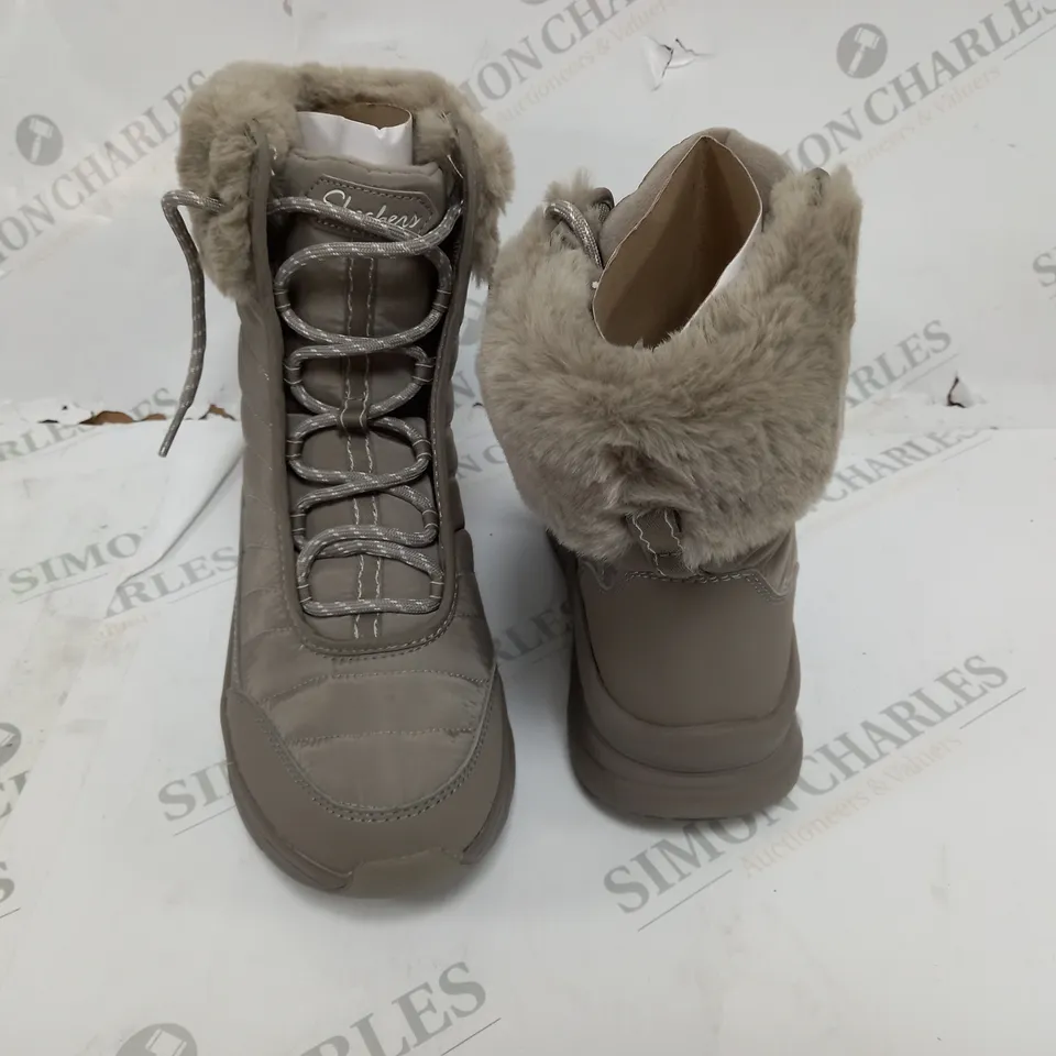 BOIXED PAIR OF SKECHERS D'LUX BOOTS IN DARK TAUPE - 6