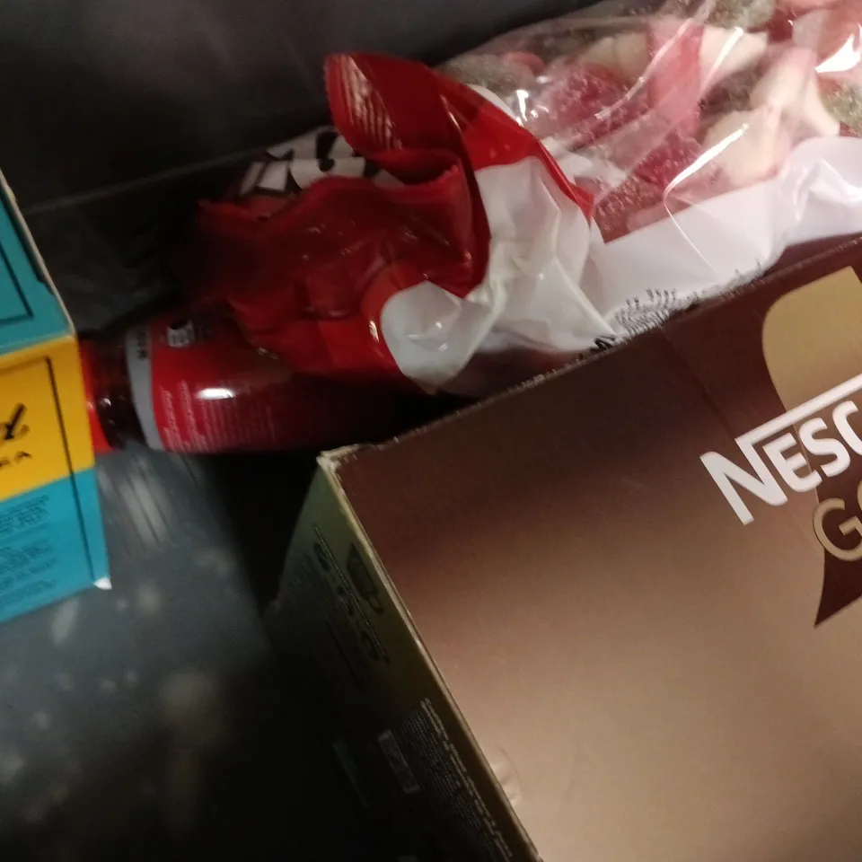 APPROXIMATELY 8 ASSORTED FOOD AND DRINK ITEMS TO INCLUDE COCA-COLA, SIS, NUTRICIA, ETC