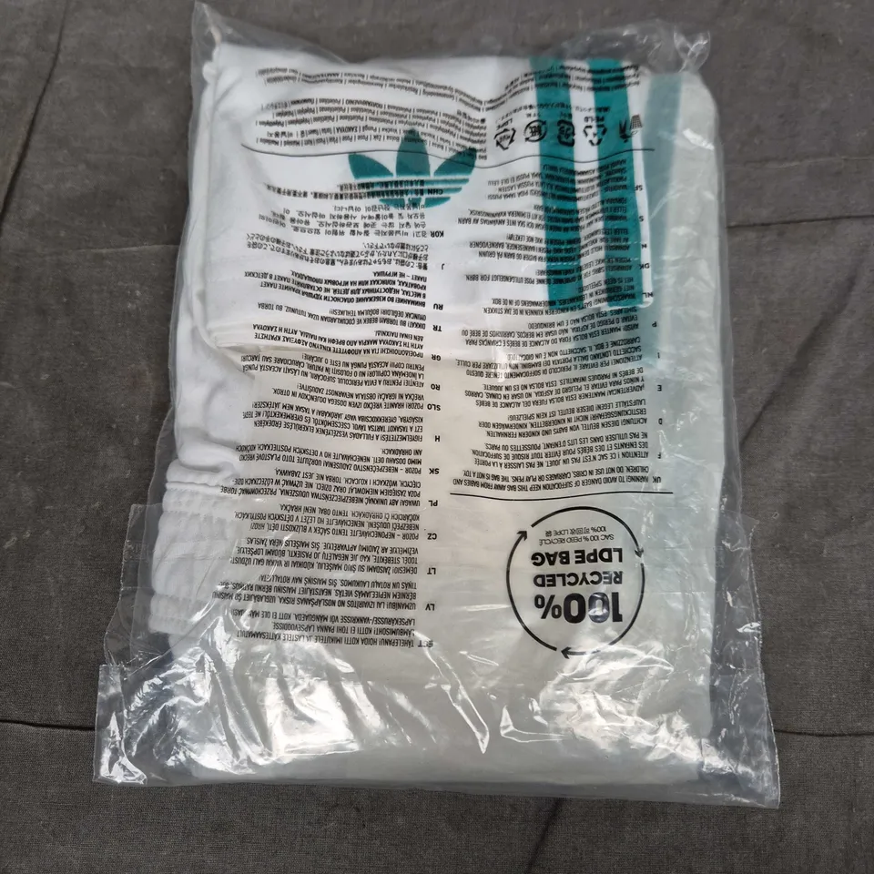 Adidas LFC 3 Shorts – White with teal stripes – Kids UK 7-8Y 