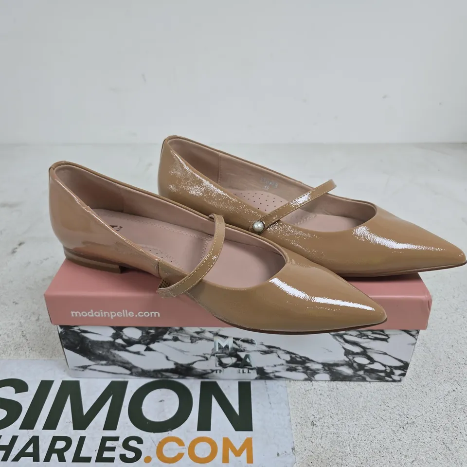 MODA IN PELLE PATENT LEATHER SHOE SIZE 39 BOXED