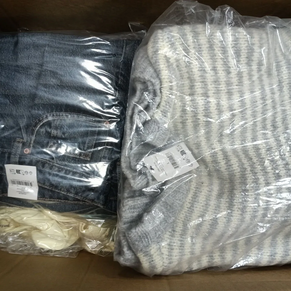 APPROXIMATELY 20 ASSORTED CLOTHING ITEMS IN VARIOUS SIZES, COLOURS & STYLES TO INCLUDE LUXE CREW SWEATER, LOW RISE STRAIGHT JEAN, CROSS BACK CROP, ETC