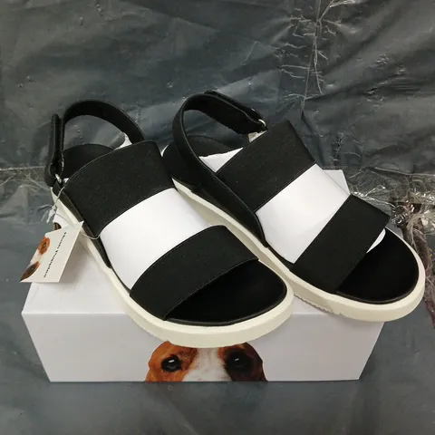 BOXED PAIR OF HUSH PUPPIES SELINA SANDALS - UK SIZE 7