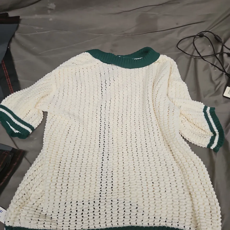  KNIT CARDIGAN SWEATER WITH PATCH EMBROIDERY – WHITE WITH GREEN TRIM