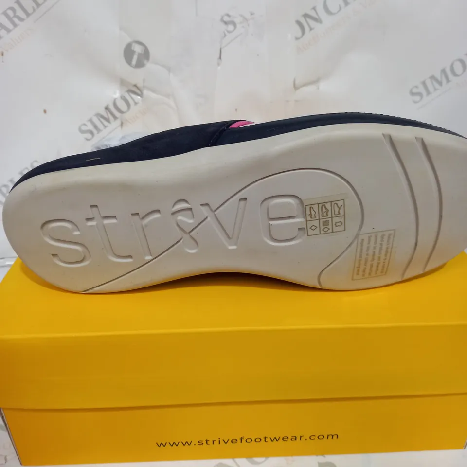 BOXED STRIVE BLUE PINKSTRIPE SANDALS SIZE 7