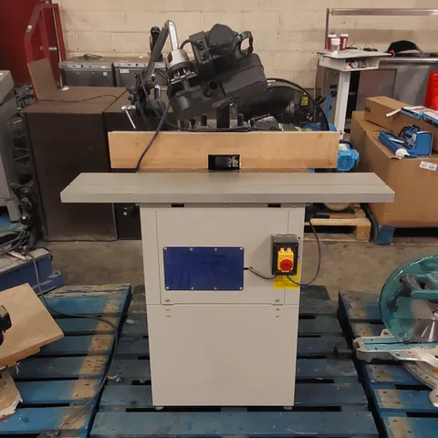 CHARNWOOD W040 SPINDLE MOULDER WITH RUTLANDS PREMIUM POWER FEEDER