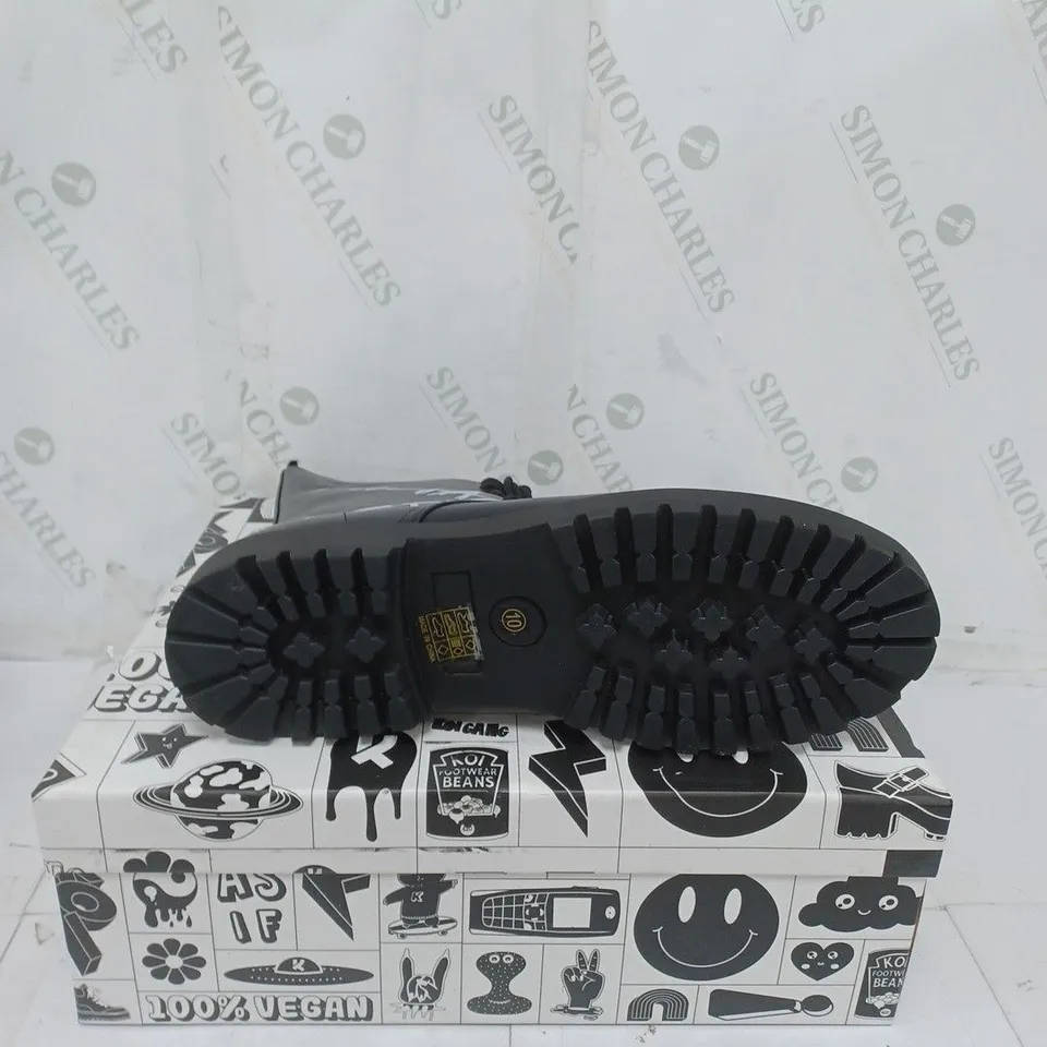 KOI FOOTWEAR MENS BLACK ANIMAL FREE MILITARY BOOTS SIZE 10