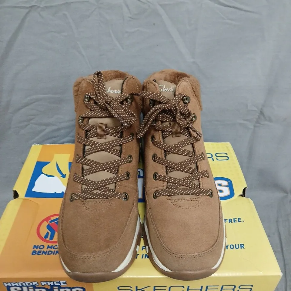 SKECHERS BROWN SUEDE HIKING BOOTS WITH FAUX FUR LINING – UK SIZE 4.5
