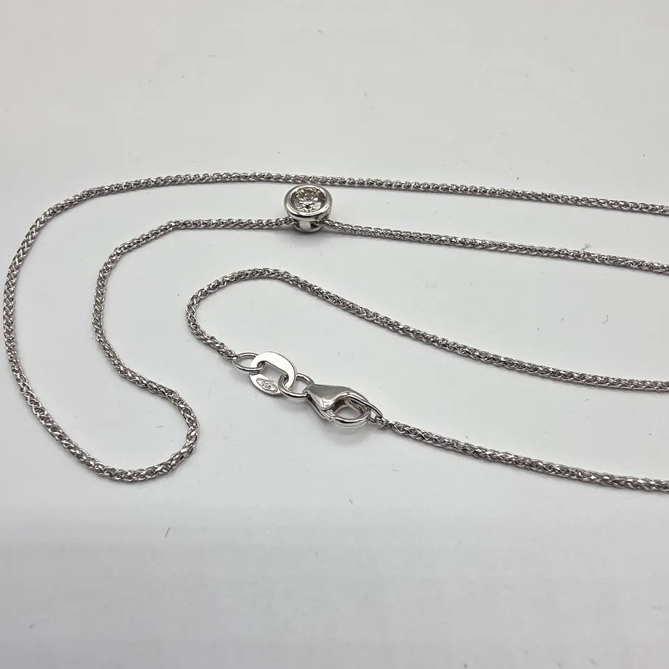 18CT WHITE GOLD SLIDER PENDANT ON CHAIN SET WITH NATURAL DIAMOND