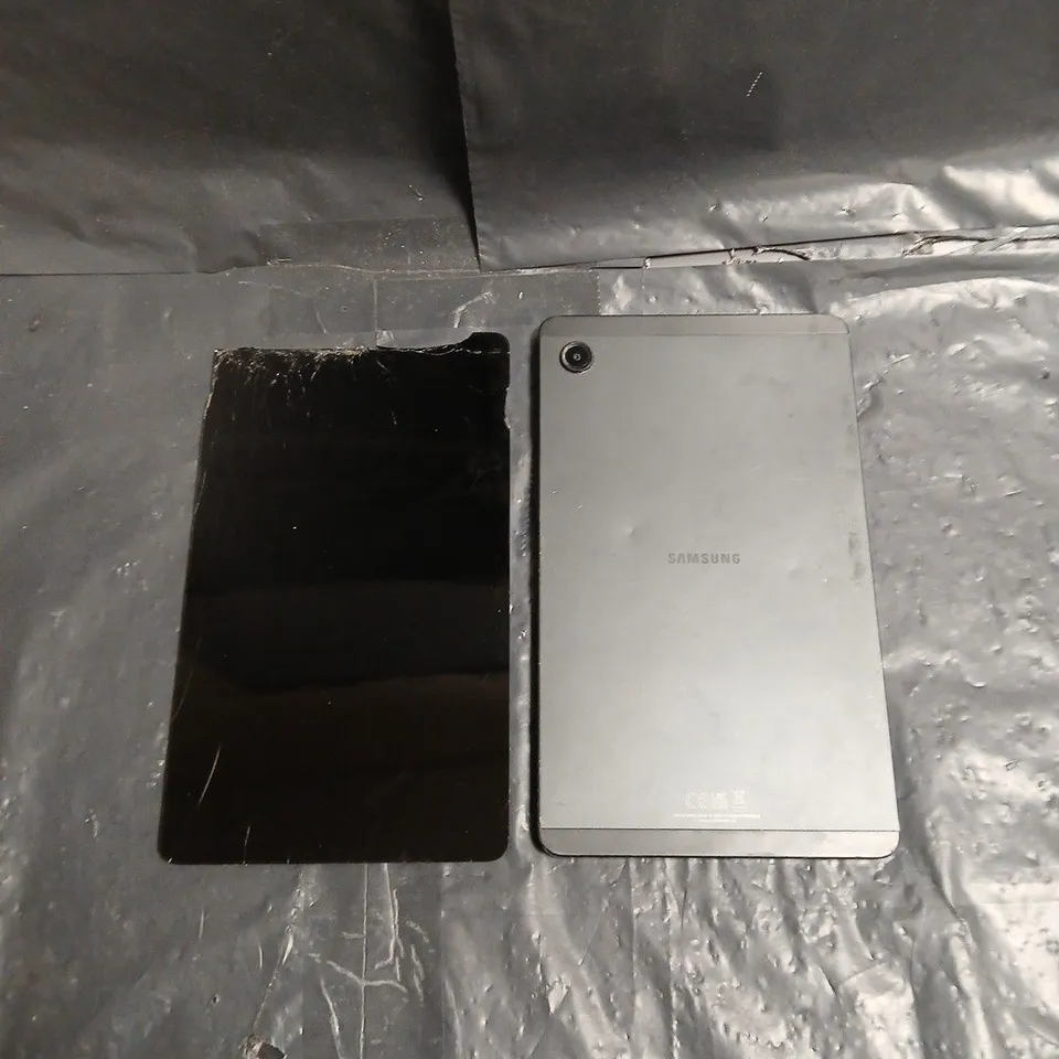 SAMSUNG GALAXY TAB A9 SM-X115 – GRAY, CRACKED AND DETACHED SCREEN