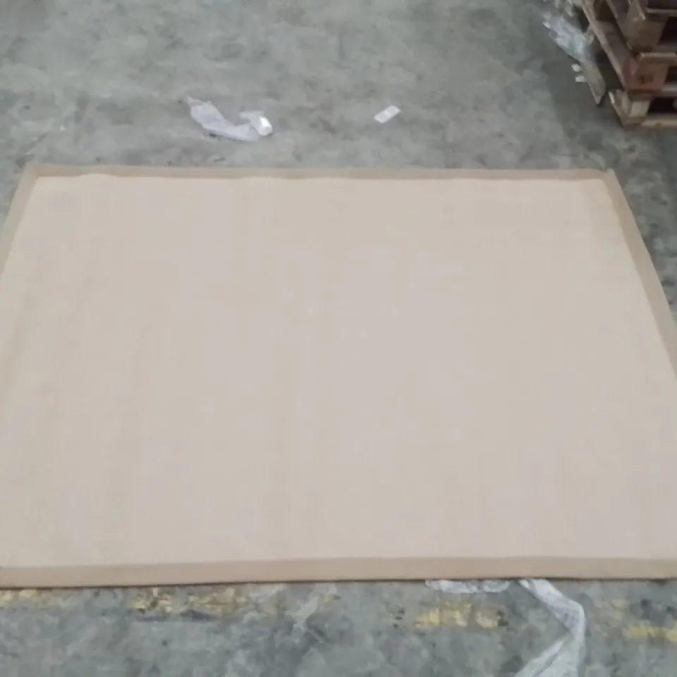 QUALITY DESIGNER AREA RUG - APPROXIMATELY 210X150CM