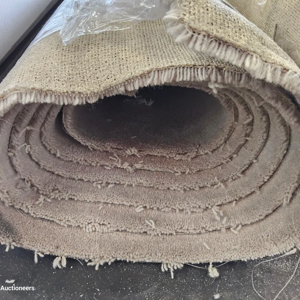 ROLL OF QUALITY TUDOR TWIST REGAL CARBON CARPET APPROXIMATELY 4M × 5.36M