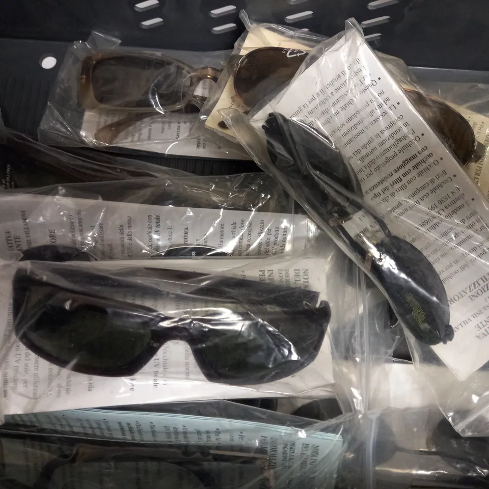 APPROXIMATELY 10 ASSORTED DE RIGO STING SUNGLASSES TO INCLUDE MODELS 4358, 6172M, 4484, 6188 ETC. 