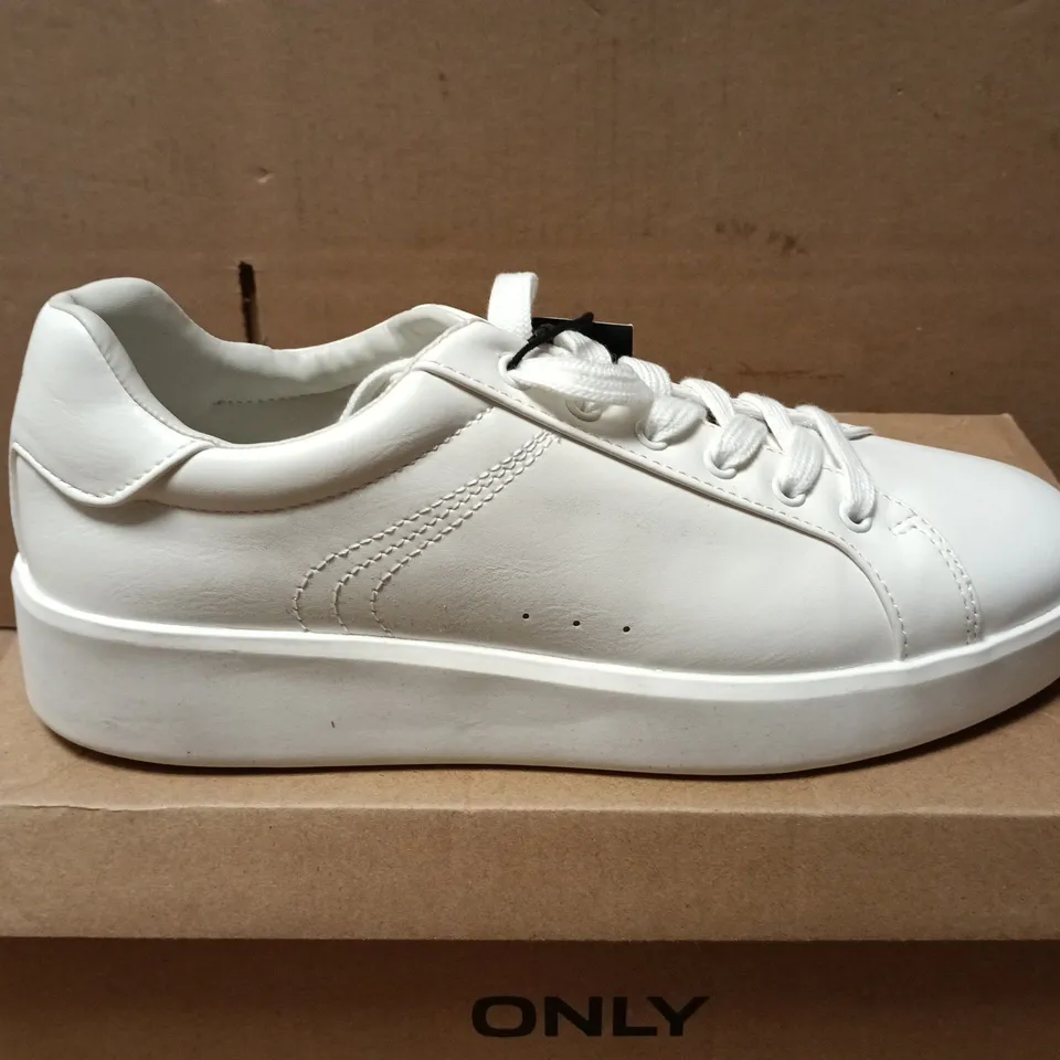 BOXED PAIR OF ONLY SOUL 4 PU SNEAKERS IN WHITE - UK 7