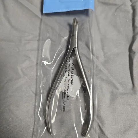 APPROXIMATELY 8 ZAYRAZ STAINLESS STEEL MEDICAL INSTRUMENT PLIERS IN SEALED PACK 