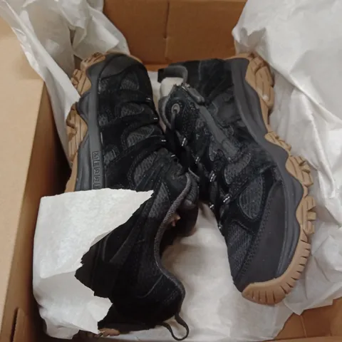 BOXED MERRELL MOAB 3 READY ZIP MENS WALKING SHOES – UK 9.5 (US 10) – BLACK