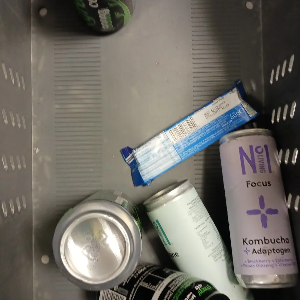 APPROXIMATELY 10 ASSORTED FOOD/DRINK PRODUCTS TO INCLUDE PACT COFFEE, GREEN COLA, HOTEL CHOCOLAT DRINKING CHOCOLATE ETC 