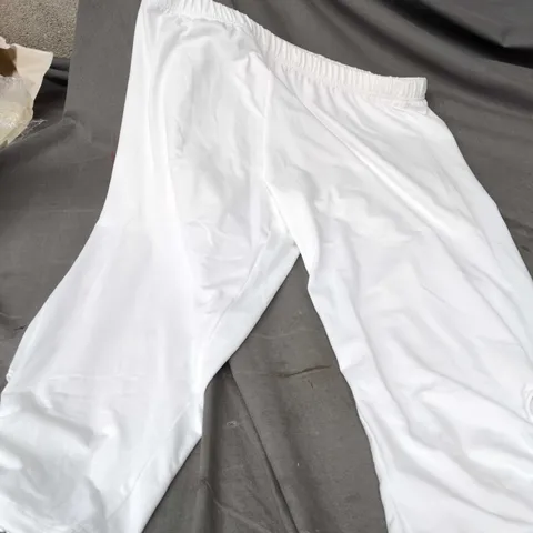 WOMENS WHITE 3/4 LENGTH TROUSERS SIZE XL