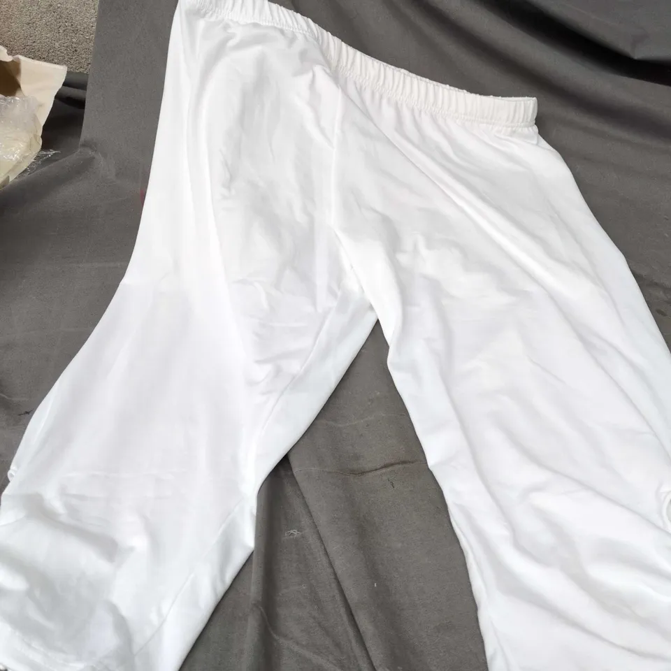 WOMENS WHITE 3/4 LENGTH TROUSERS SIZE XL