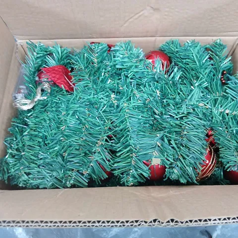 BOXED RED CHRISTMAS GARLAND 