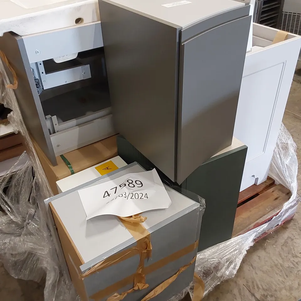 PALLET OF ASSORTED BATHROOM VANITY UNITS AND SINK BASINS 