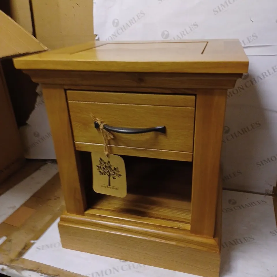 BOXED KINGSTON SOLID WOOD LAMP TABLE