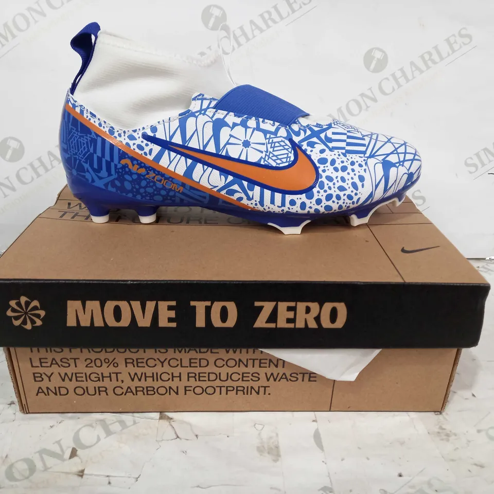 BOXED PAIR OF NIKE MERCURIAL  CR7 FOOTBALL BOOTS IN BLUE/WHITE/METALLIC COPPER UK SIZE 5.5