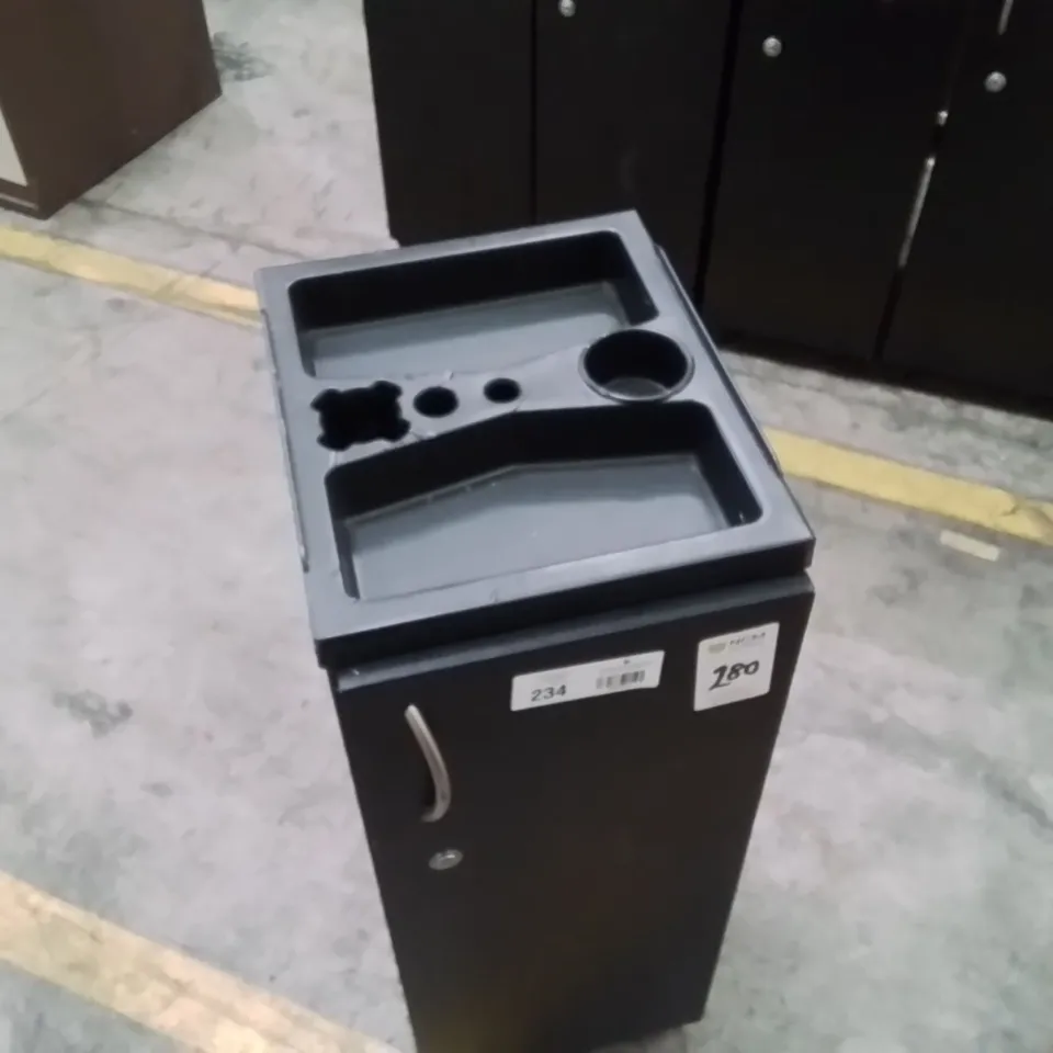 BLACK SALON/STYLING TROLLEY 