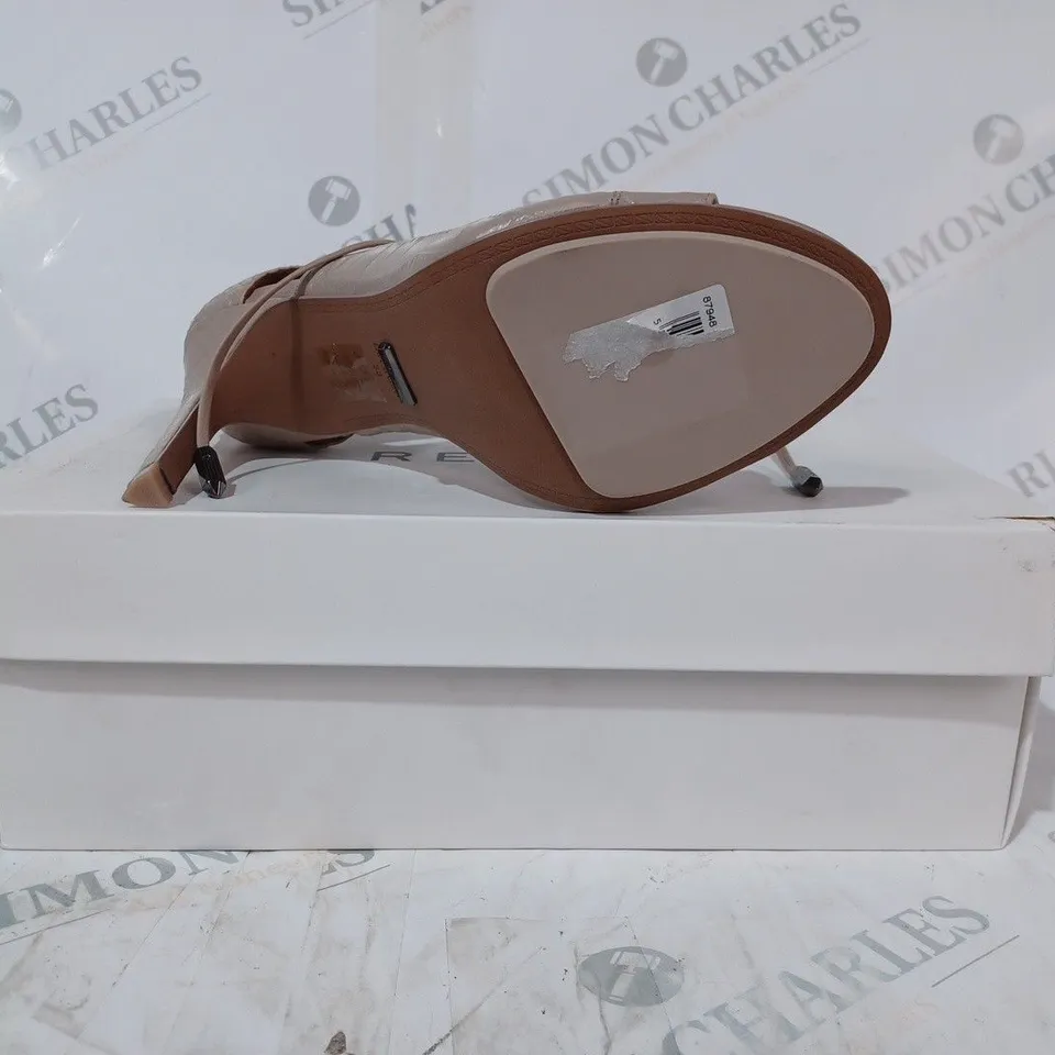 BOXED PAIR OF REISS MILA PEEPTO SHOES IN TRUFFLE CROC SIZE 5