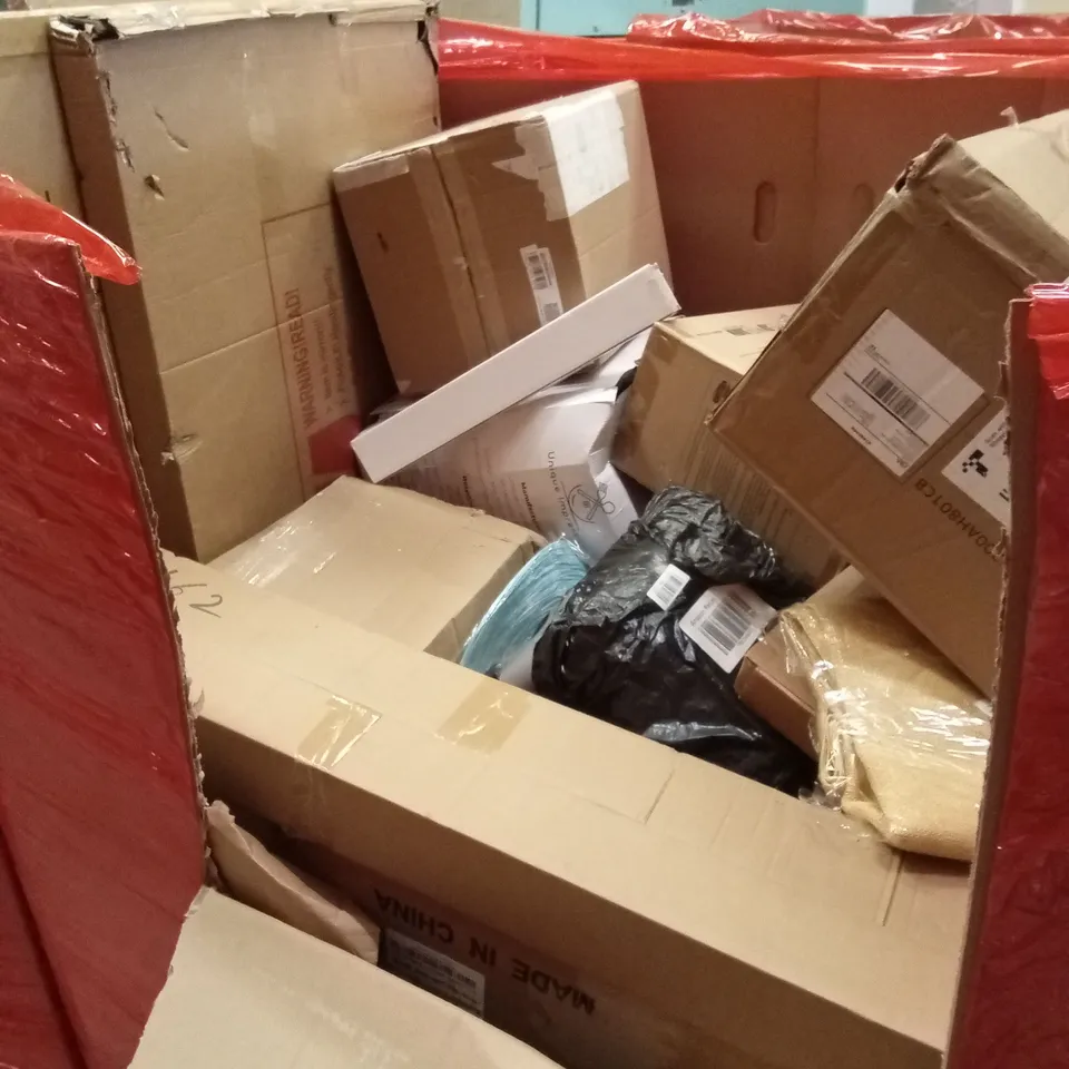 PALLET OF ASSORTED HOUSEHOLD GOODS AND PRODUCTS TO INCLUDE; FULL LENGTH MIRROR, PLANTER, CARPET CLEANER, BOXED FURNITURE ETC