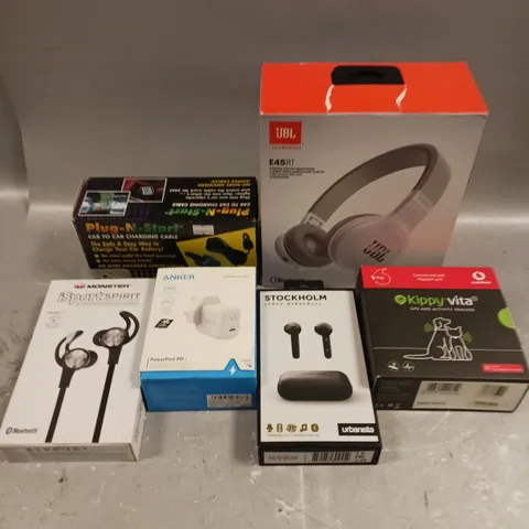 APPROXIMATELY 20 ASSORTED ELECTRICAL PRODUCTS TO INCLUDE GPS TRACKER, WIRELESS EARPHONES, CAR TO CAR CHARGING CABLES ETC 