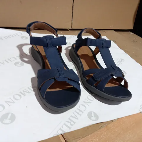 CLARKS UN ADORN VIBE NAVY SIZE 7