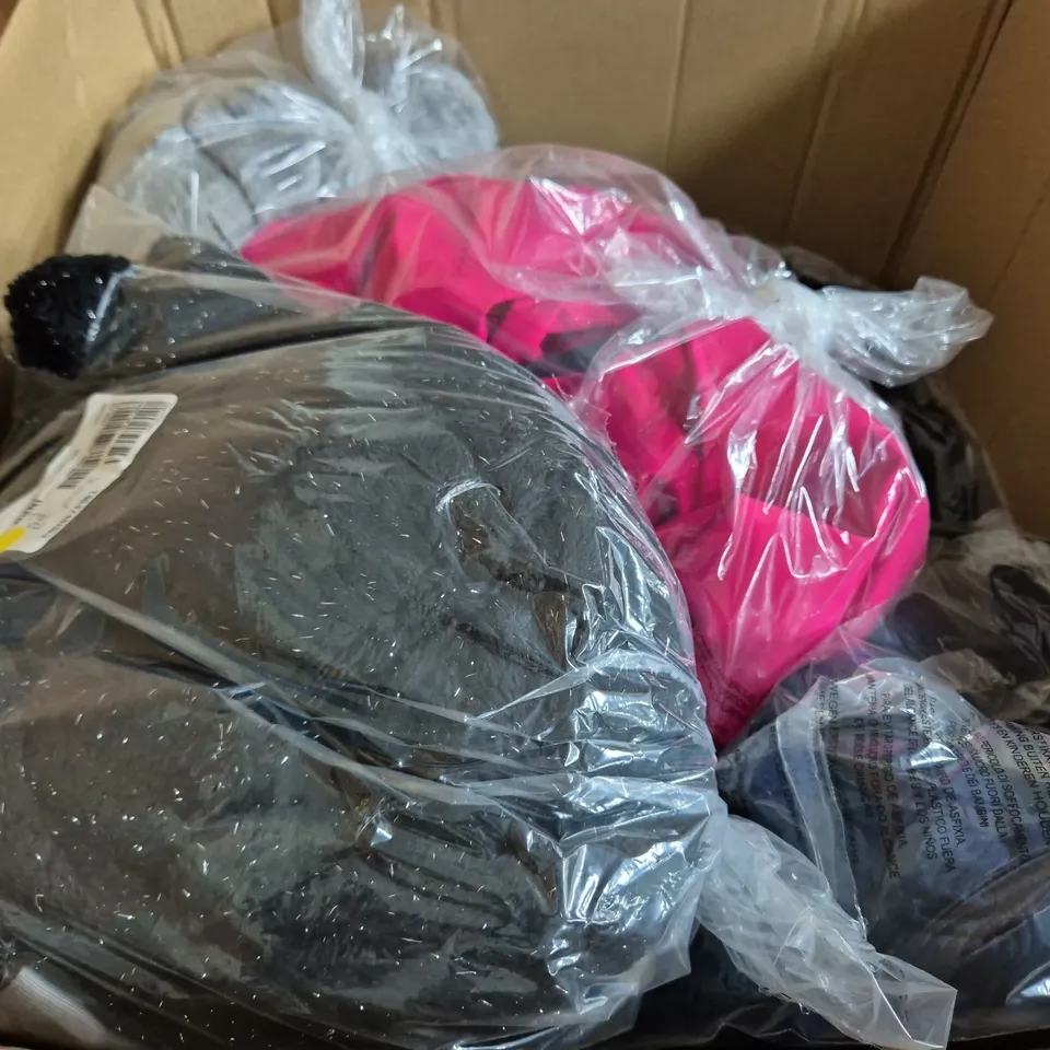 APPROXIMATELY 20 ASSORTED CLOTHING AND FASHION ITEMS IN VARIOUS STYLES, SIZES, AND COLOURS