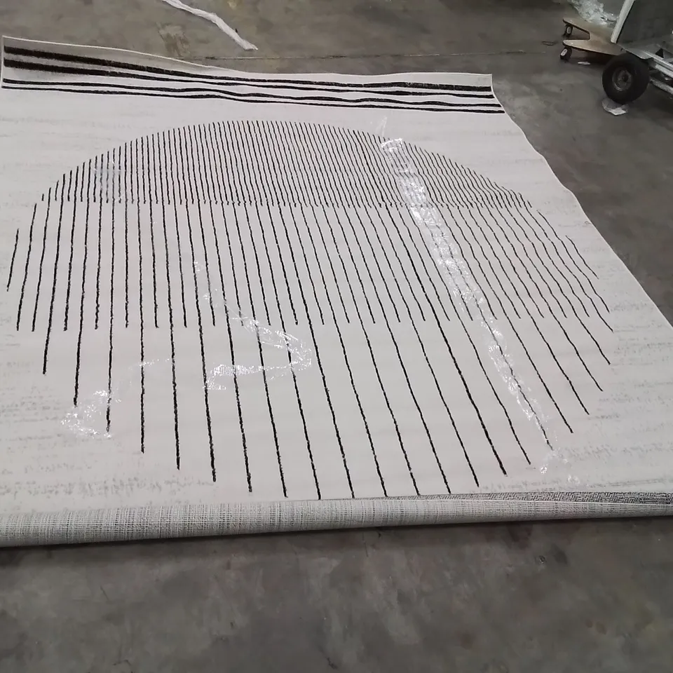 QUALITY DESIGNER AREA RUG - APPROXIMATELY 305X240CM