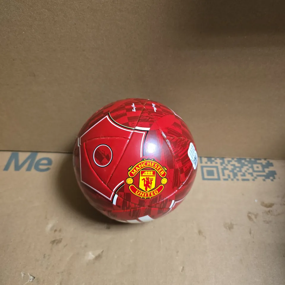 MANCHESTER UNITED FOOTBALL CLUB FOOTBALL – RED CREST BALL - MINIATURE 
