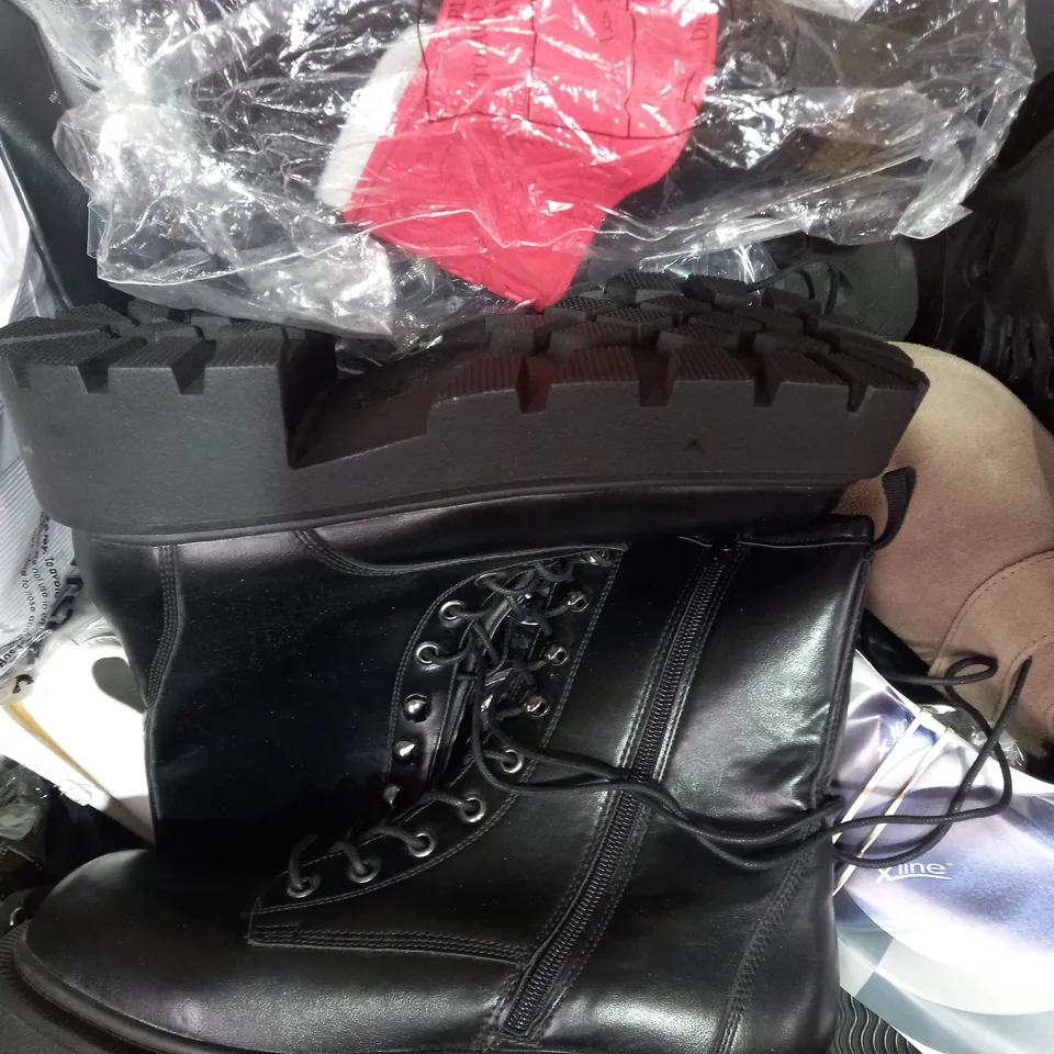BOX OF APPROXIMATELY 20 ASSORTED PAIRS OF SHOES IN VARIOUS STYLES AND SIZES TO INCLUDE TOPSHOP, PULL & BEAR, FASHION, ETC