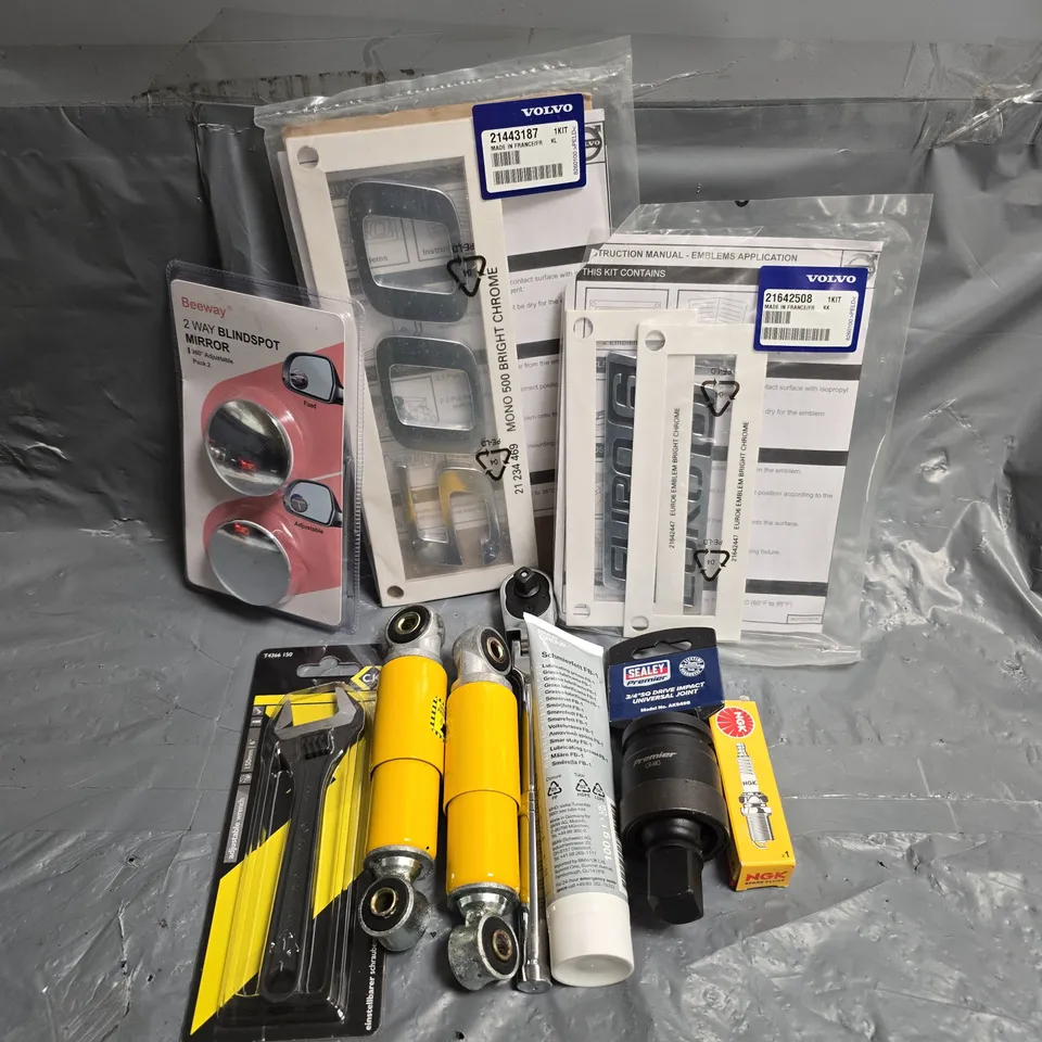 APPROXIMATELY 10 ASSORTED CAR ACCESSORIES TO INCLUDE - LUBRICATING GREASE - SEALEY 3/4" SQ DRIVE IMPACT UNIVERSAL JOINT - ADJUSTABLE WRENCH - ETC - COLECTION ONLY