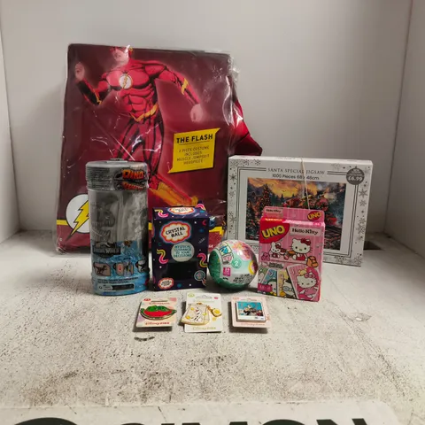 BOX OF APPROXIMATELY 30 ASSORTED TOY/GAME ITEMS TO INCLUDE THE FLASH COSTUME, SANTA JIGSAW, UNO HELLO KITTY, CRYSTAL BALL, JURASSIC WORLD DINO REVEAL, DISNEY PINS ETC