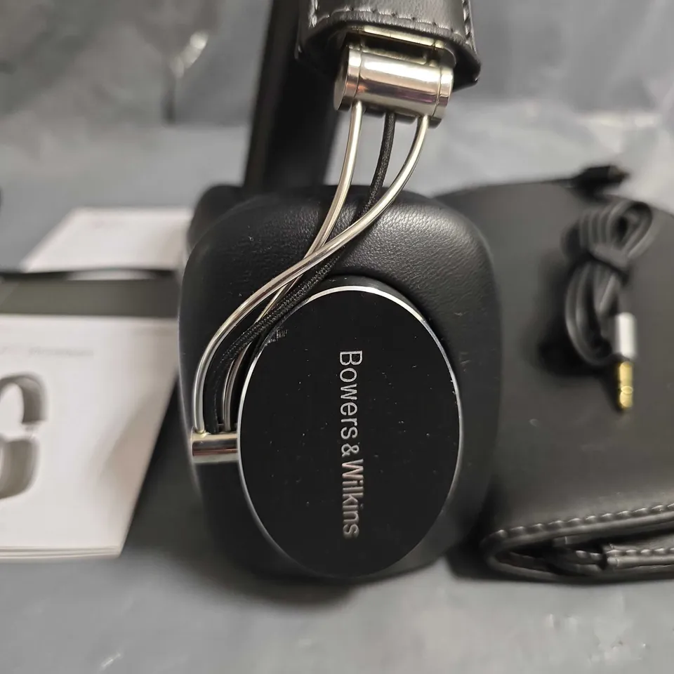 BOXED BOWERS & WILKINS P7 WIRELESS HEADPHONES