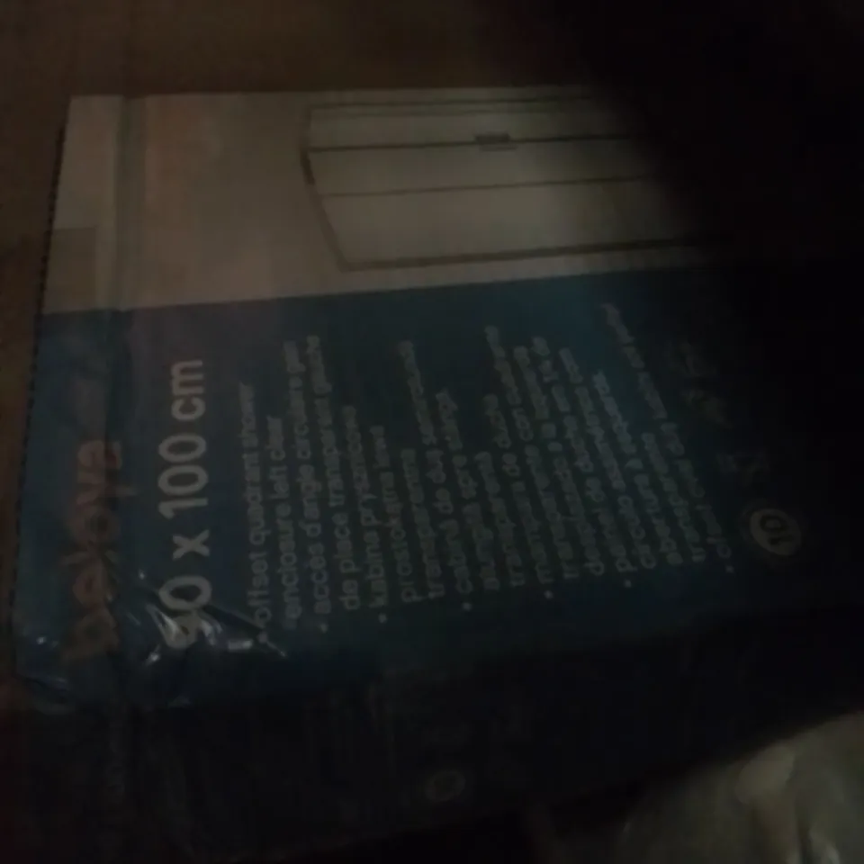 PALLET OF ASSORTED BATHROOM FITTINGS INCLUDING, ONEGA SHOWER GLASS PANEL, BELOYA 90 × 100cm OFFSET QUADRANT SHOWER CUBICLE, SHOWER TRAY, 9FFSET QUADRANT 6 SHOWER CUBICLE.