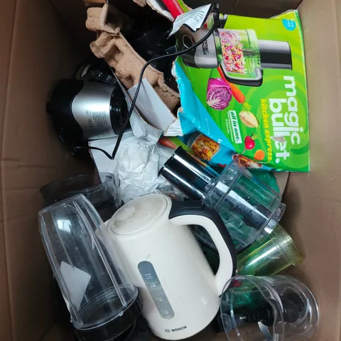 APPROXIMATELY 10 ASSORTED KITCHEN APPLIENCES TO INCLUDE KETTLE, BLENDERS ETC