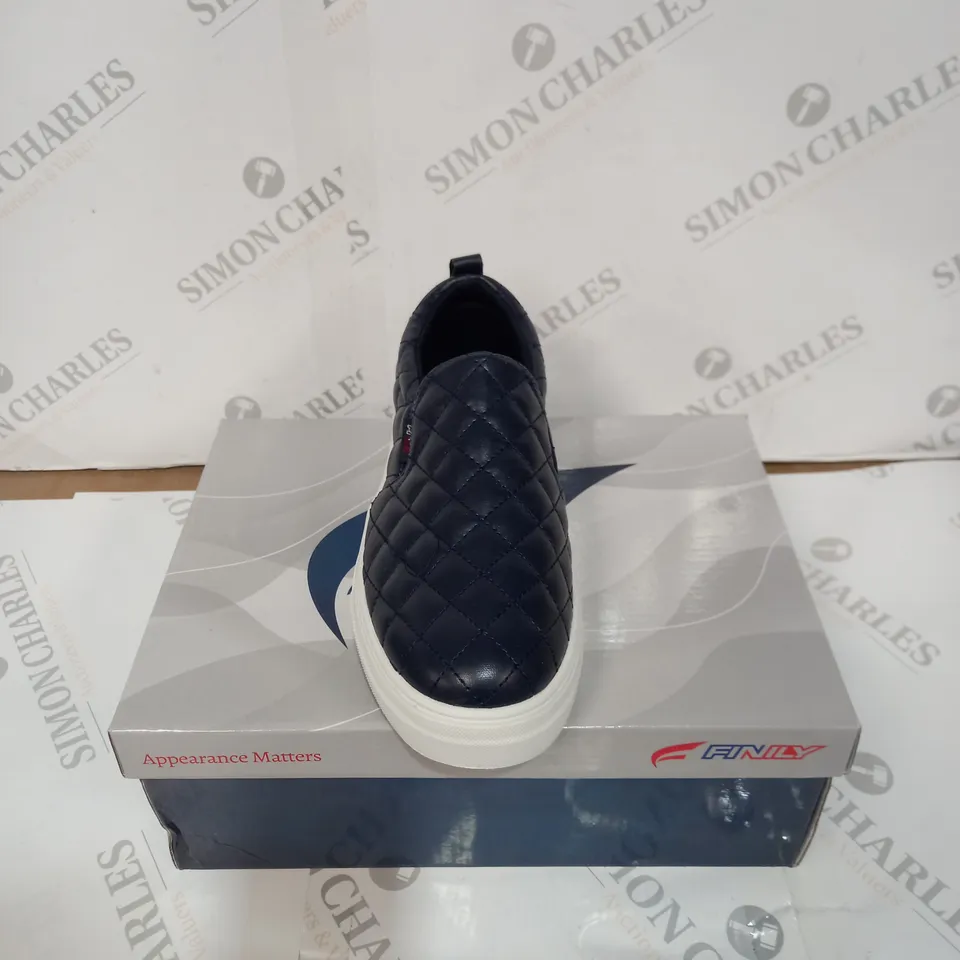 BOXED PAIR OF FINILY QUILTED SLIP ON SHOE'S - BLUE/WHITE, SIZE 5