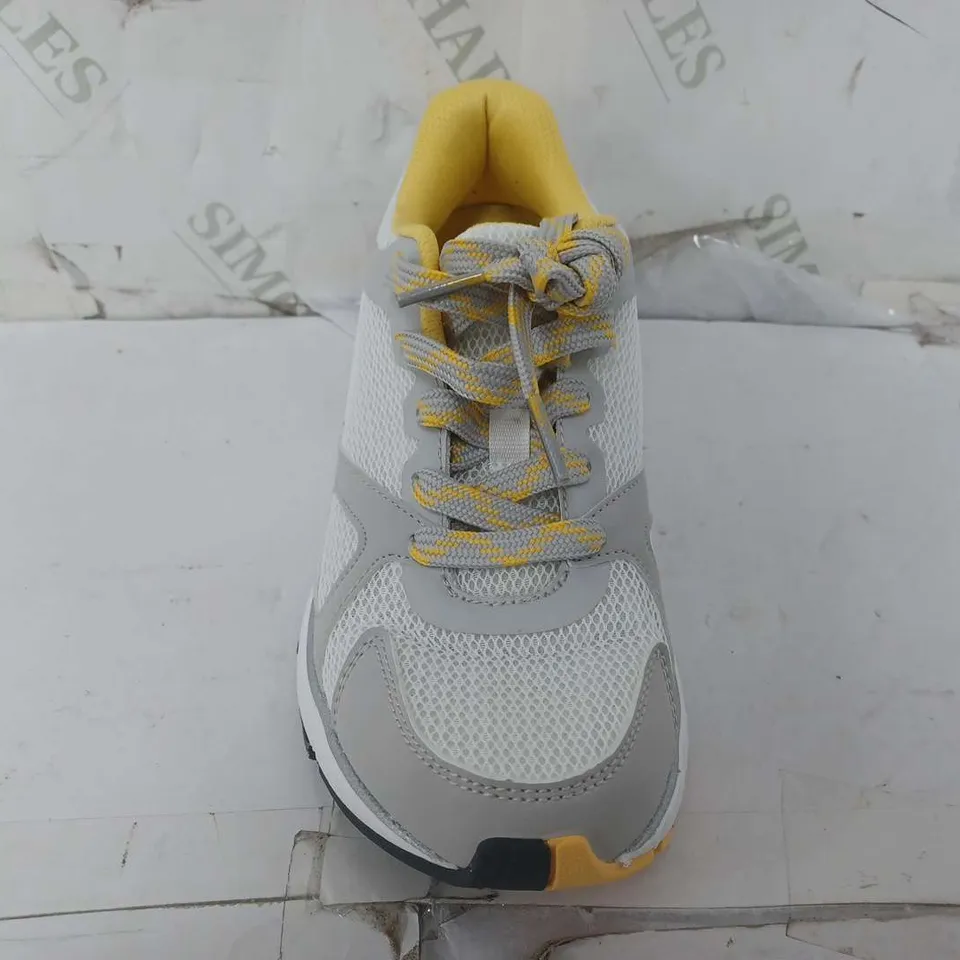 VIONIC DRIFT TRAINER IN WHITE/YELLOW - UK 4