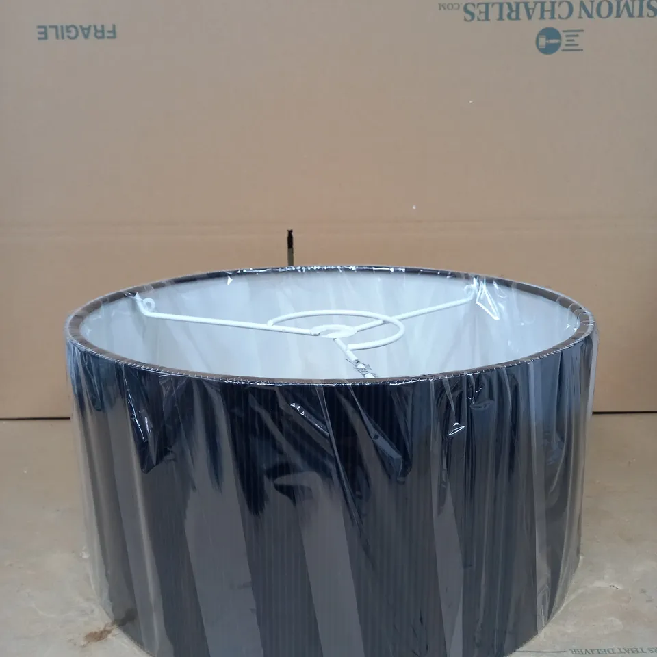 BLACK RIBBED LIGHTSHADE 40CM