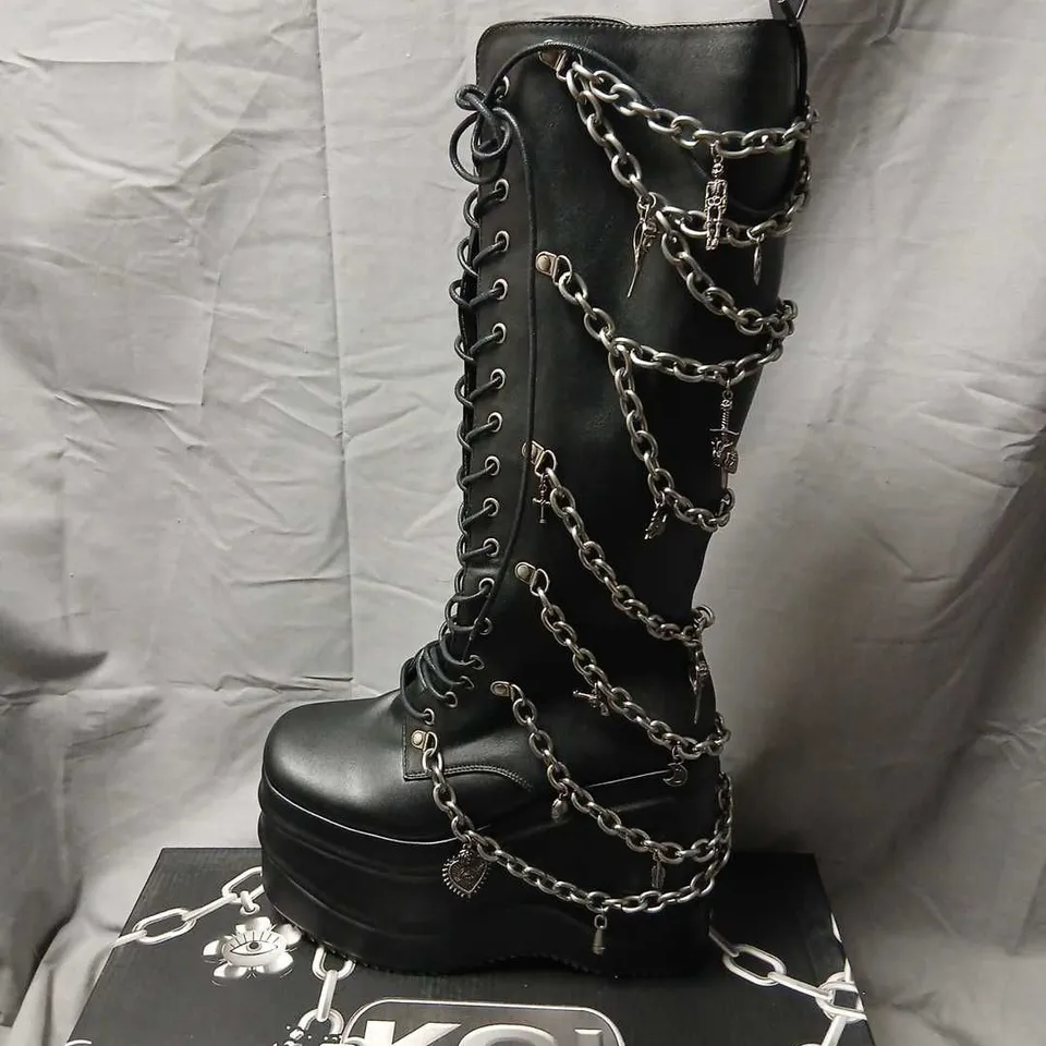 KOI THE AMYGDALA KA00464 UK8 KNEE-HIGH PLATFORM BOOTS WITH CHAINS