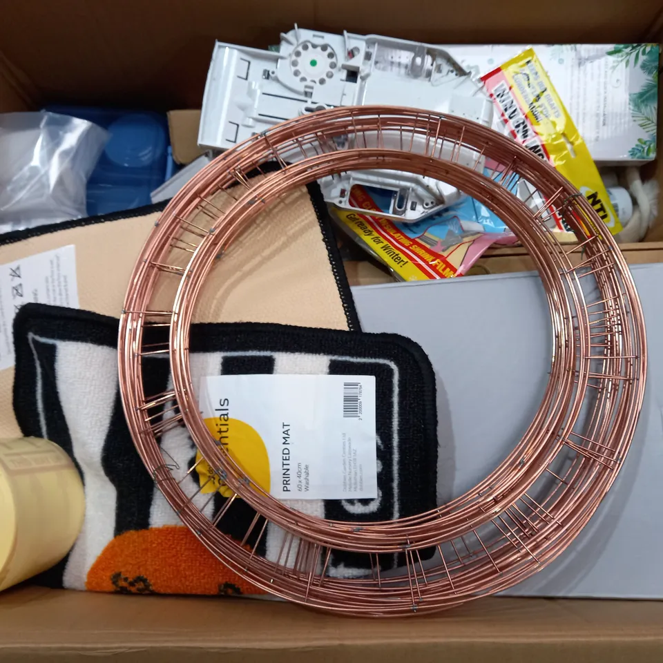 BOX OF APPROXIMATELY 15 ASSORTED ITEMS TO INCLUDE - MY FOLDI JINGE MIRROR - NIYS LUXURY BEDDING - THE REFILLABLE MAXTRA CARTRIDGE ECT