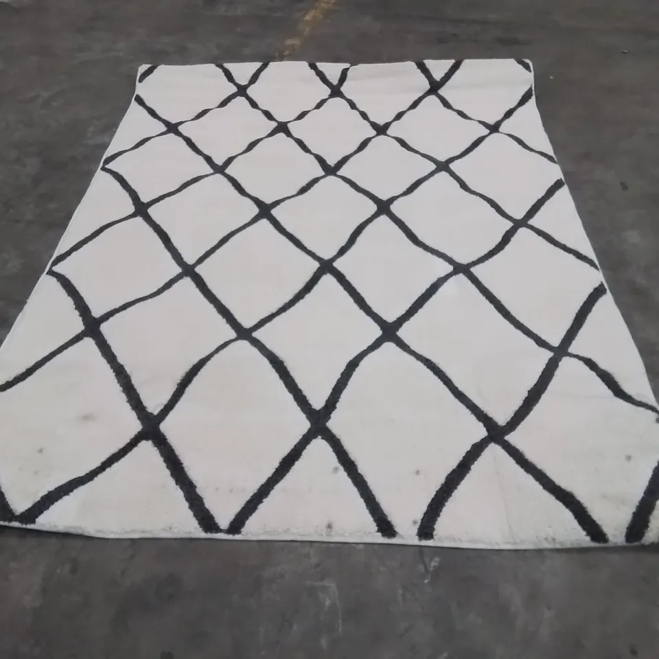 QUALITY DESIGNER AREA RUG - APPROXIMATELY 230X170CM